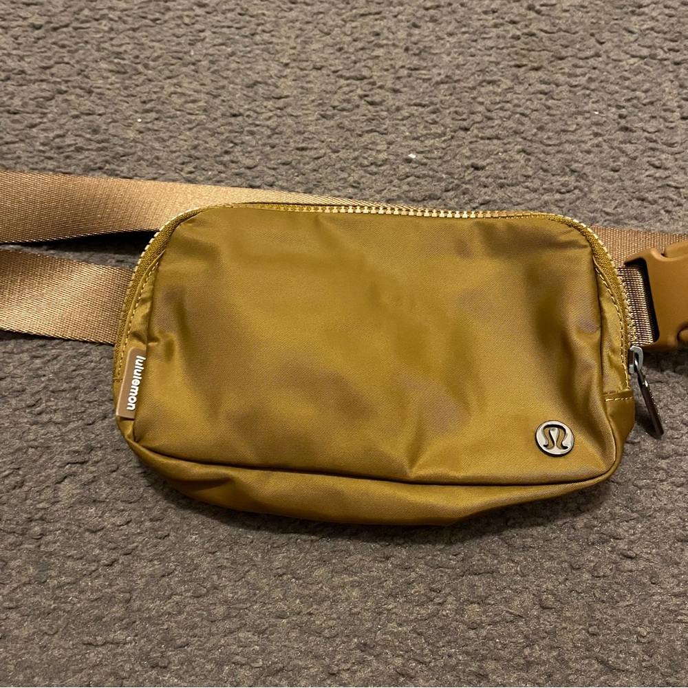 Lululemon Belt Bag In Burnt Caramel - Picture 4 of 7